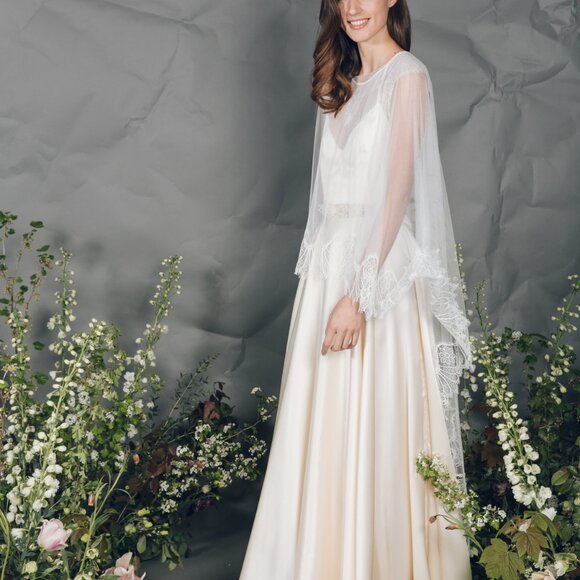 Cathedral-length, soft-white mantilla veil - Picture 14 of 14